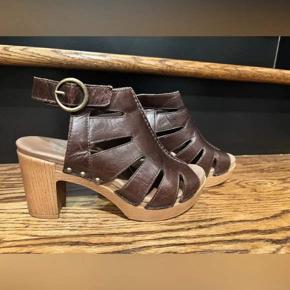 Womens Dansko Nina Brown Leather Slingback Heeled Sandals Size EU 37 US 7 - Picture 2 of 5